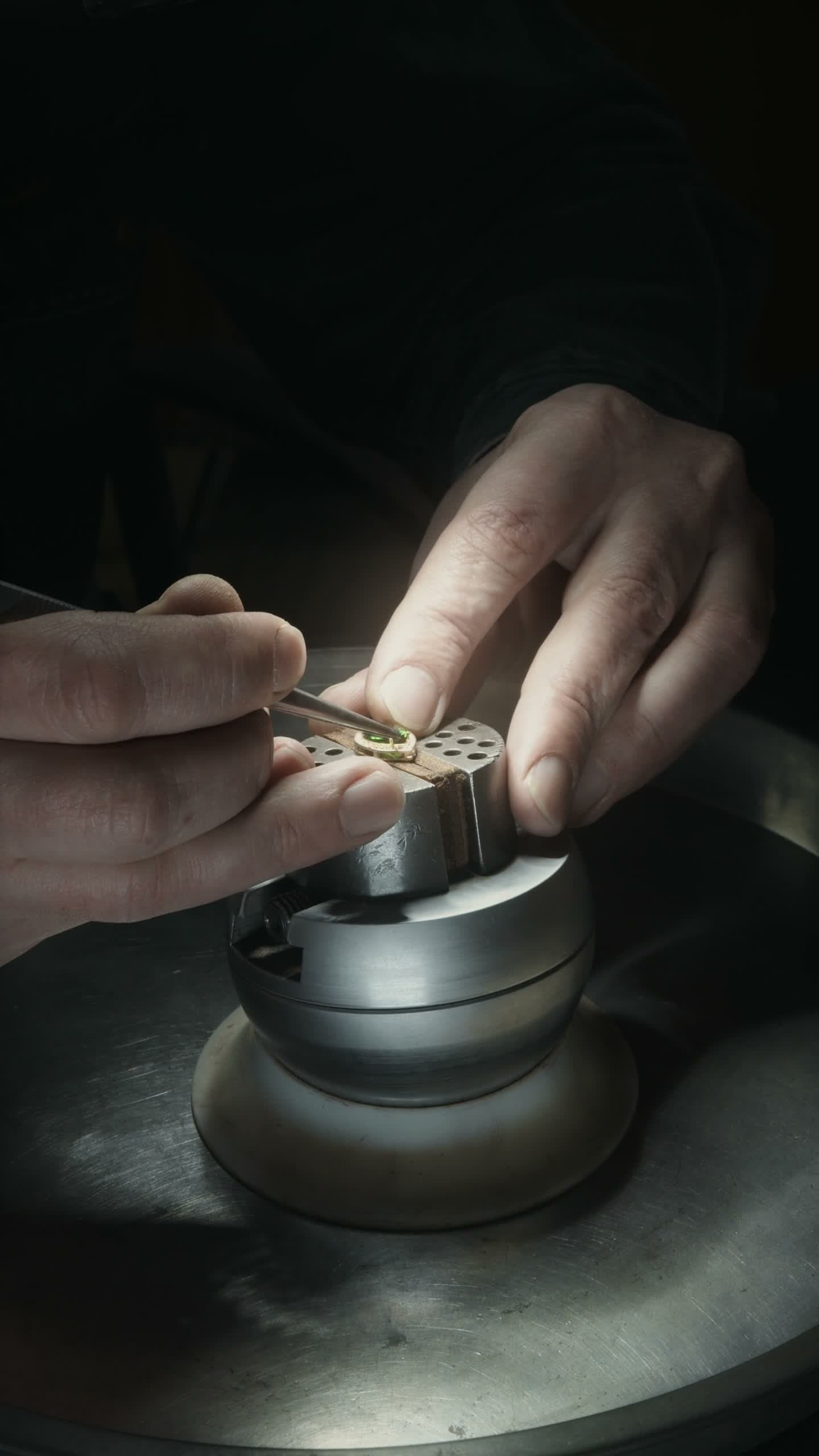 Polishing work in the atelier